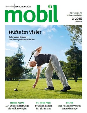 Titelblatt der Mitgliederzeitschrift "mobil", Ausgabe 3 zum Thema Hüfte: Ein Mann bückt sich beim Golfspielen