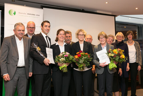 Preisverleihung zum Stiftungspreis: Gewinner des Ideenwettbewerbs 2015 und Gratulanten aus der Rheumastiftung, Foto Kirsten Kofahl